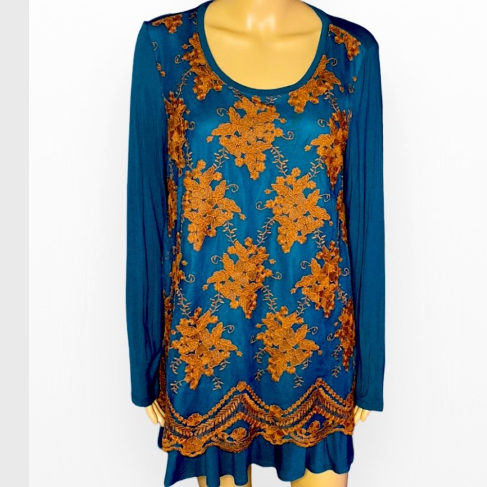 LOGO Lavish Boho with Lace Gold tone 
Tunic Size M